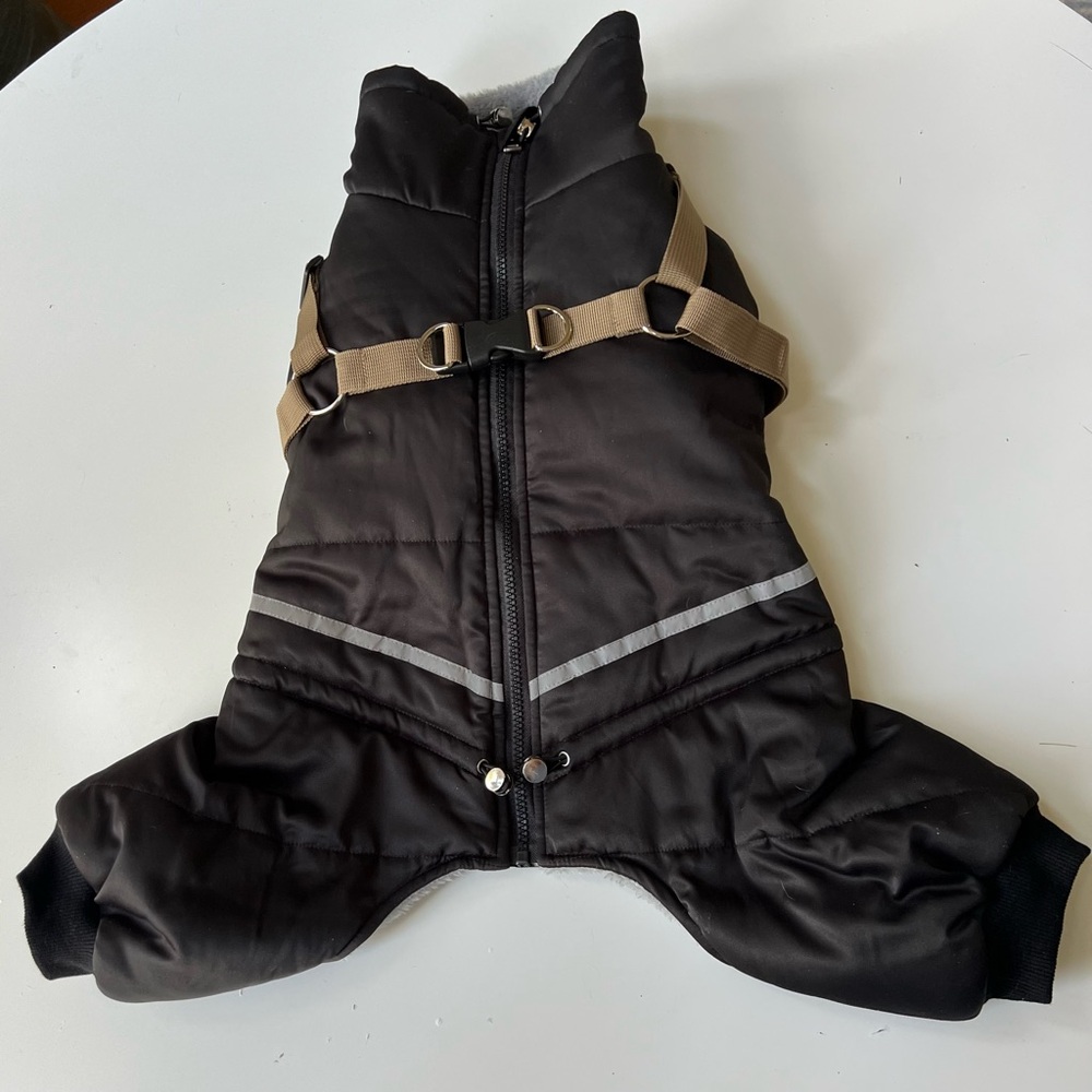 Black Dog Winter Jacket Built-in Harness & grey faux fur lining, Sz XL- like M/L